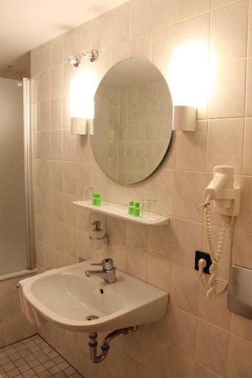 Hotel Hoefler B&B Nuremberg Room photo